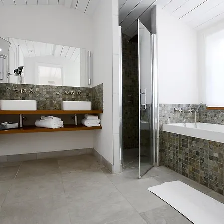 La Du Clos Martin & By Clarins Villa